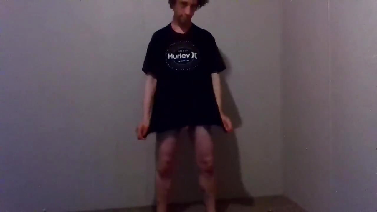 Experimentando roupas brincando, se vestindo e se despindo - camiseta impressa Pt 12