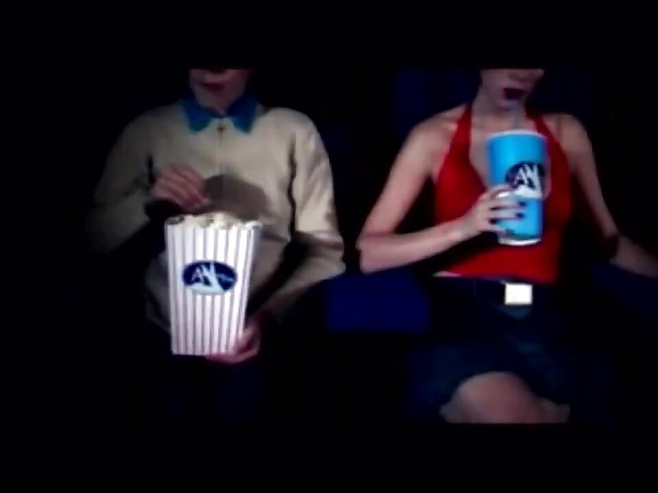 Monica Breeze šuká v jídelně se svým drobným