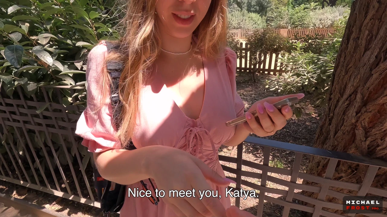 The naive tourist thought she wouldn't have to suck cock for photos! Spoiler! She had to!