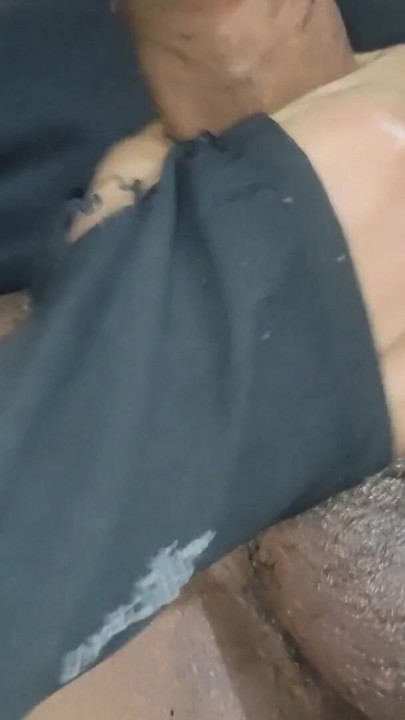 BEAUTIFULL SALI NE LUND ME TEL LAGAYA OR SAHLAYA LUND KO MAST LUND MASSAGE SEX VIDEO | Clip 1