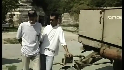 Великолепная милфа-блондинка принимает его член для дикой скачки