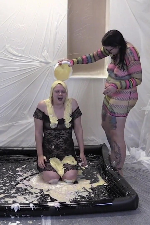 Jodie Cummings gets messy