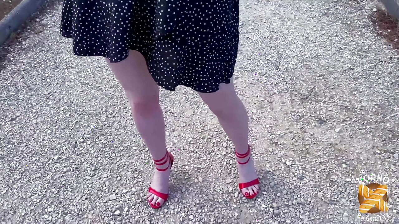 Lavyana, wunderschöne rothaarige, will, dass zwei schwänze sie knallen