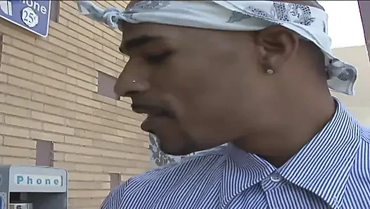 Charlie Fire получает огромный черный член в ее дырку