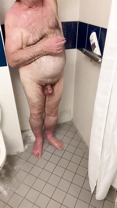 Shower Time for Coach Karl 6765
