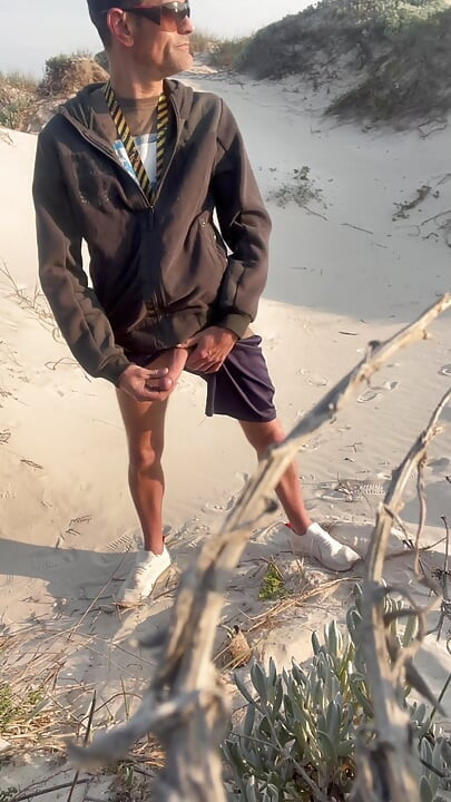 Mike is stroking on the beach again