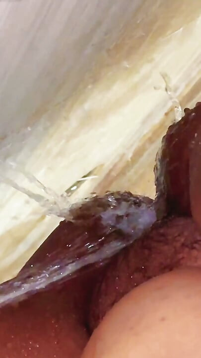 Single bBW heißes mädchen nach dem sex pinkeln in der toilette - behaarte große muschi