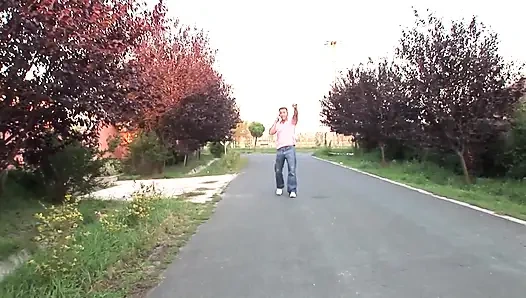 Lea Lexus'un götü genişliyor