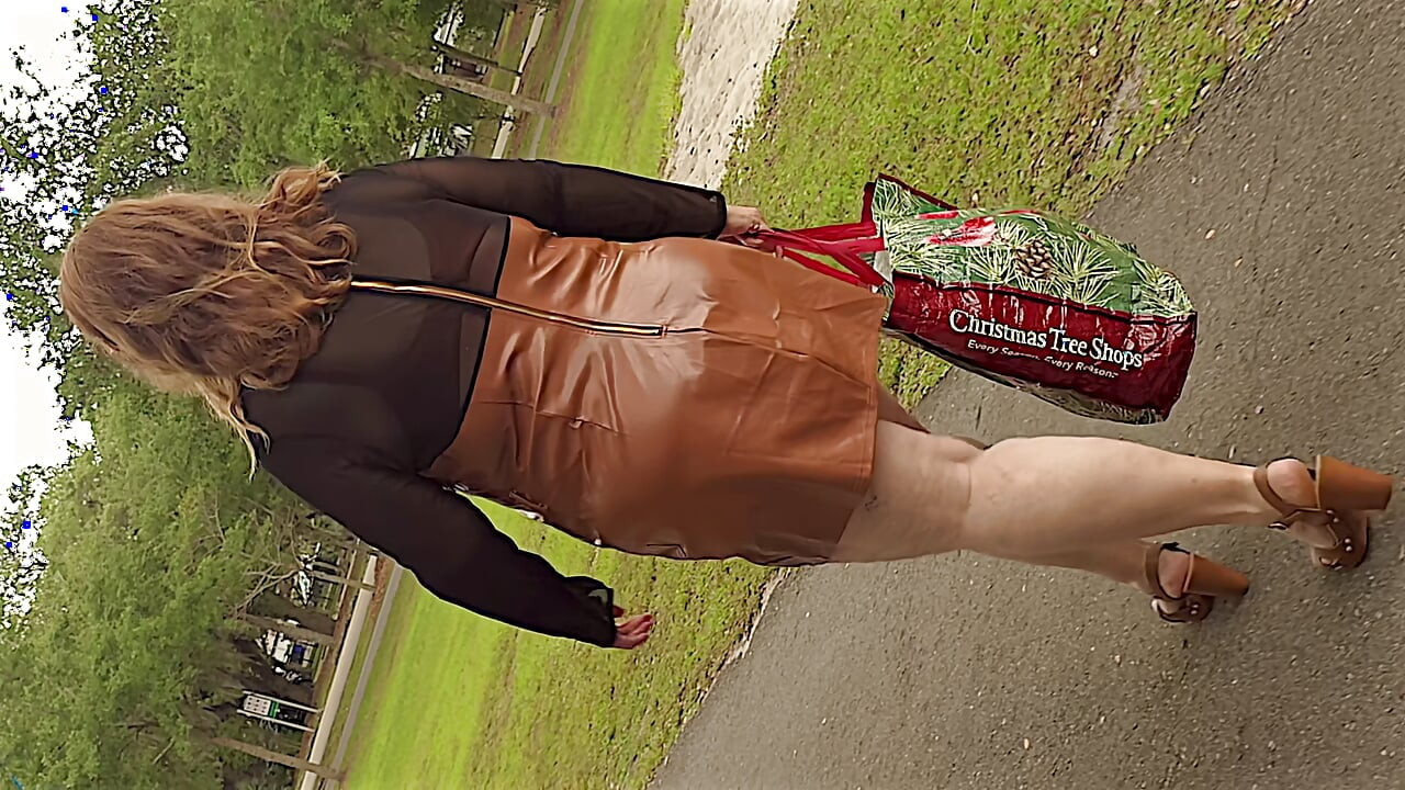 Keep staring at my big fat white juicy ass booty, thick legs and thighs until you start moaning & cumming