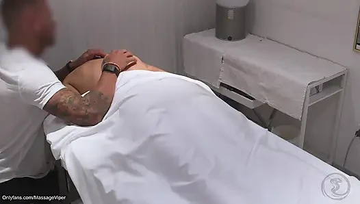 Pijat istri: suaminya selingkuh sama tukang pijat