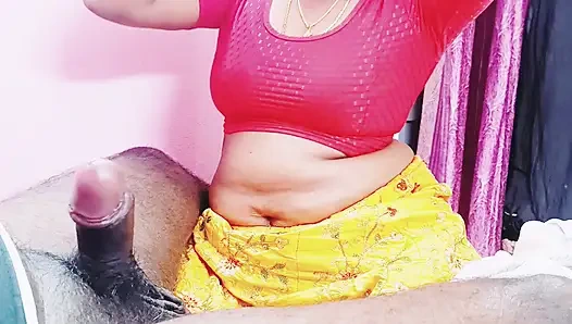 Hintli üvey kız kardeş üvey erkek kardeşinin yarağının tadını çıkardı. Harika sakso ve kovboy kız sikişiyor. Telugu edepsizce konuşuyor.