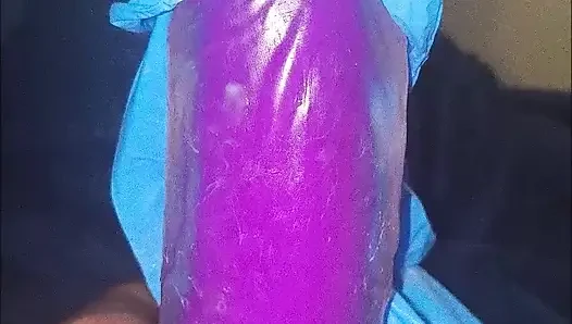 Sarung Tangan Lateks dan Kaki Telanjang memperlihatkan cara aku ingin mengocok kontolmu