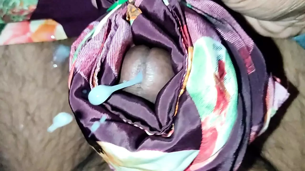 Satin silk handjob porn - Bhabhi ke suit me muth mari (115)