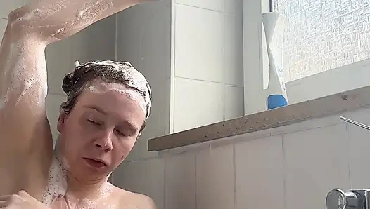 Labia panjang dan puting keras