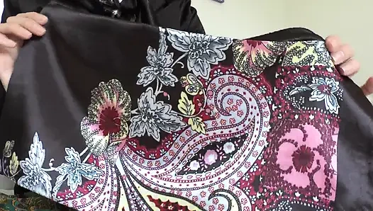 Saat hari paskah, kamu bisa ejakulasi di syal satinku, lady victoria valente