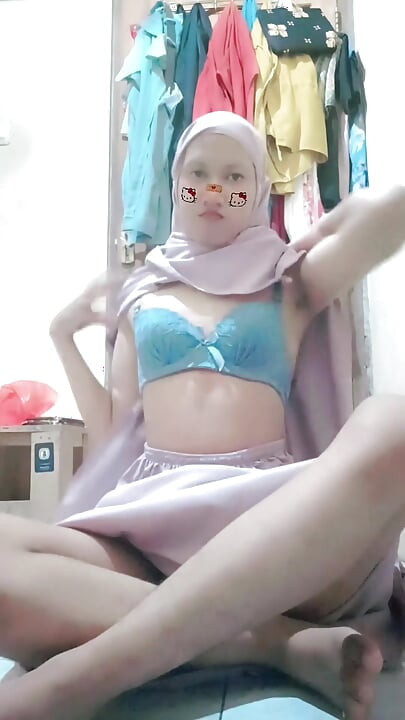 ティーンイスラム教徒のtsgirlが角質で床に潮吹き