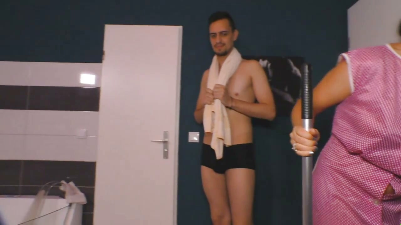 Curva brunetă sălbatică trebuie să fie futută la greu