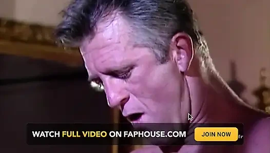 Jr Carrington: sarışın, sürtük ve anal