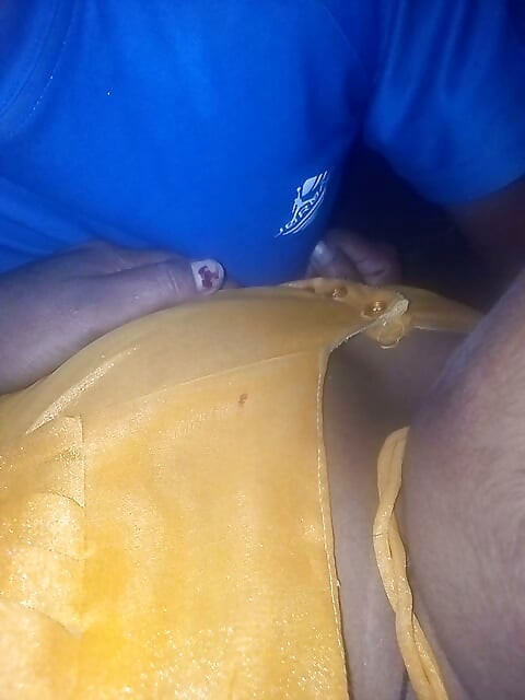 Indian bhabhi ne kutte ki terah lund fsaya apni chut me