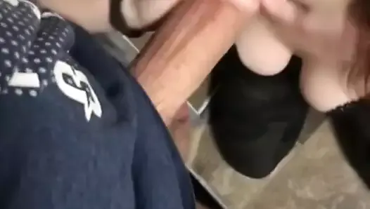 Une Israélienne mange une grosse bite
