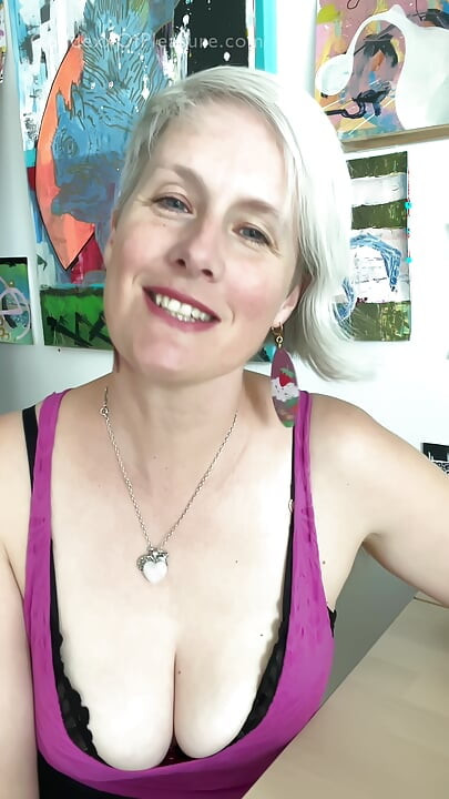 Your Ex-Girlfriend's Mom Gave You A Handjob At A Cafe (JOI)