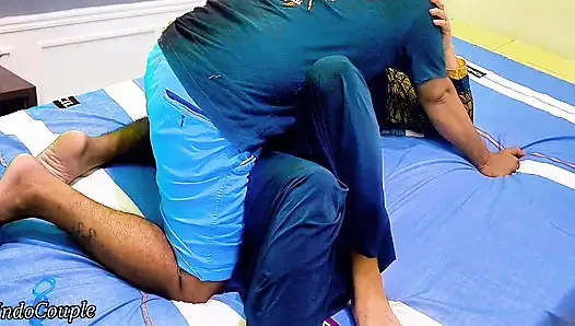 Девушка в хиджабе показывает свою киску, но сводный брат выбирает не ту дырку.