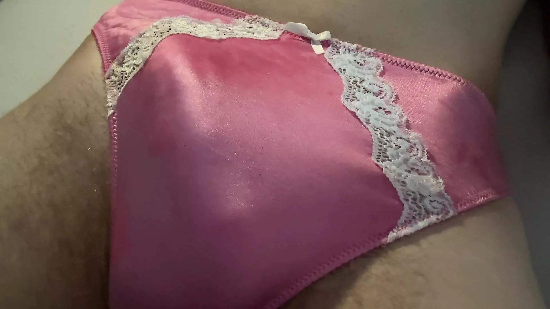 Måste följa Katie &Lauras princess satin rosa trosor