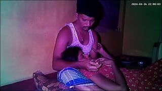 Indische dorfhausfrau küsst arsch romantisch