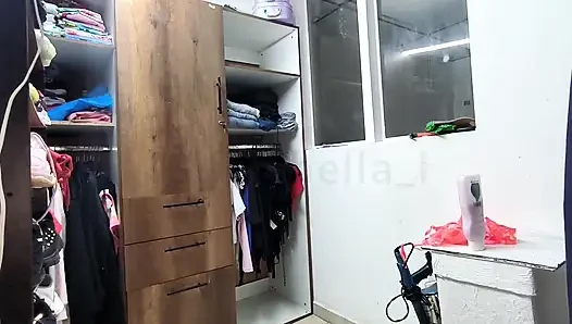 Ношу мое нижнее белье для тебя, отчим