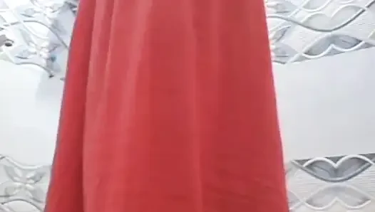 Desi bhabhi banyosu, banyo me naha rahi h...