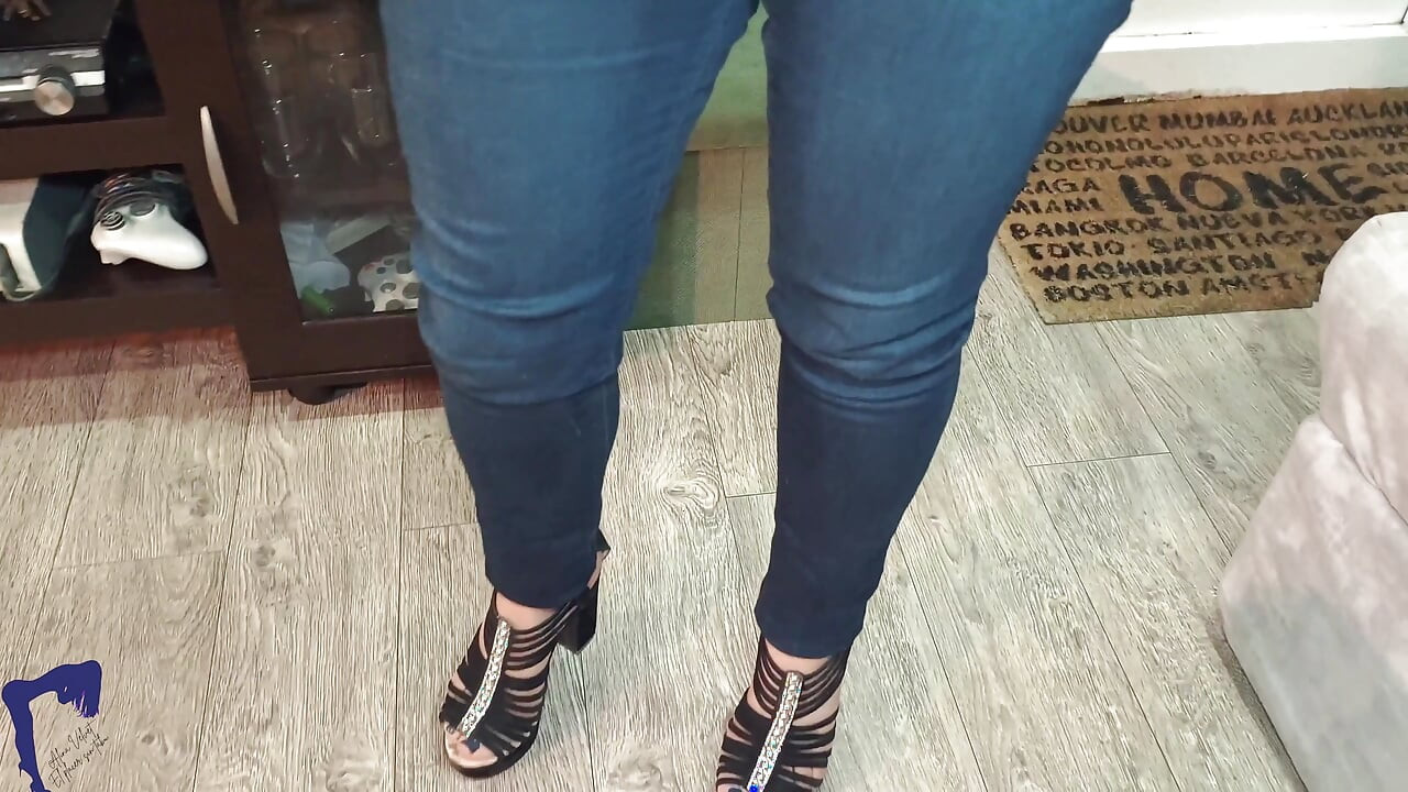 Hete Latina MILF Vrouw Berijdt Harde POV-stijl, Geeft Tietenbeurt En Diepe Pijpbeurt Voor Creampie