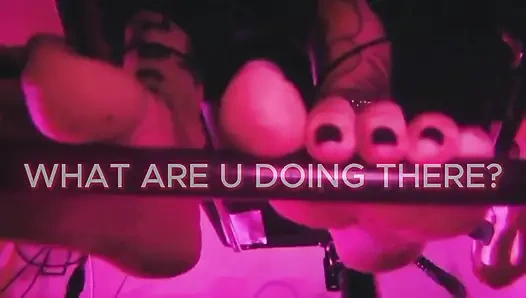 Bakış açısı insan mobilyası: müziğimin tadını çıkarırken kıpırdama İtalyan tanrıçan