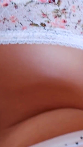 Teilen ist mitfühlend - Meine mitbewohnerin wollte das bett für die nacht teilen | Clip 2