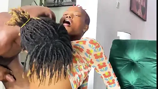 Tuvaleti tamir etmek için buradayım ama sonunda göt deliğini kazıyor