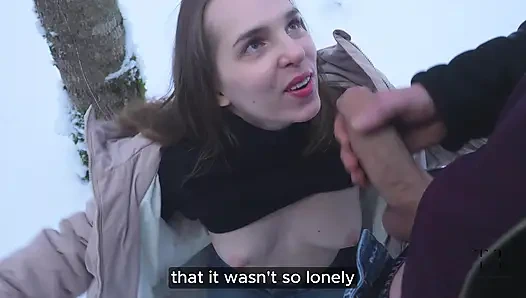 Während eines schönen Spaziergangs im Winterwald wurde meine muschi bis zum Limit des 4K HD Tim Teams gefüllt