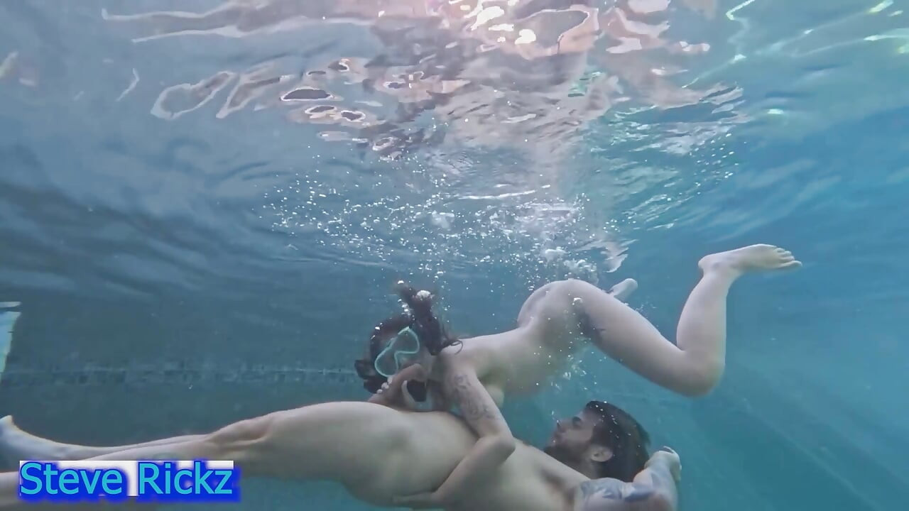 Underwater Suck and Fuck - Louco Sexo Na Piscina - Steve Rickz, Chloe Kreams