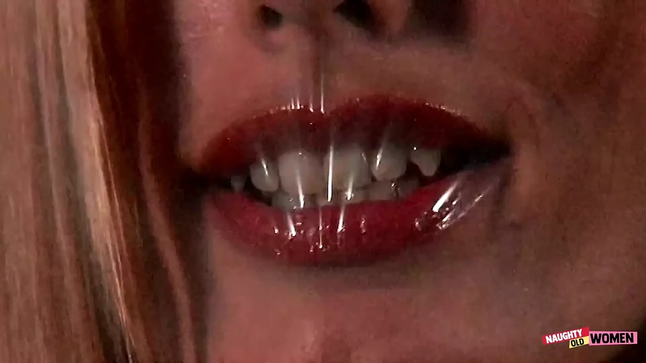 After Dildoing Her MILF Cunt the Brunette Eagerly Sucks His Dick and Rides Him Passionately