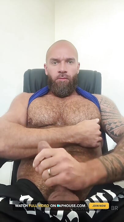 Big Muscle Bear Jerking and Cums