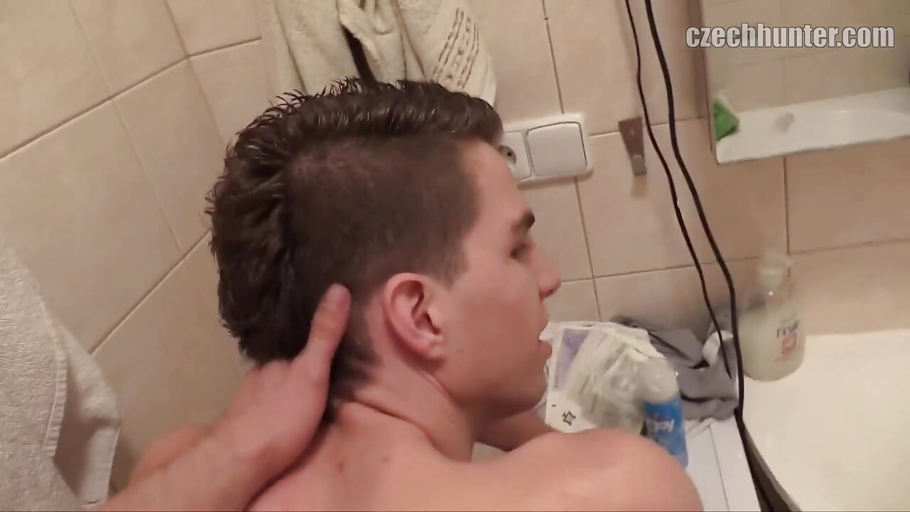 Czech Hunter - Tall Teen Sprayers Bathr'oom Secret Huge Co'ck Dee'pthroated and Fucked While Roommate Rests Next Door