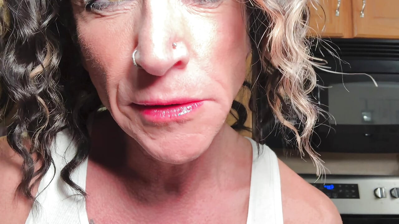 Muscle MILF Ingest Crushing Cuck Kitchen Devour