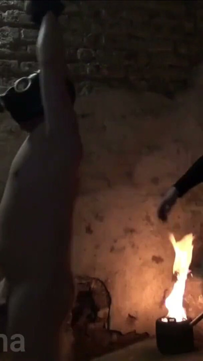 狠狠踢奴隸的蛋蛋 | 第1段