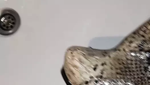 çiş ve twinks üzerinde seksi gf snakeskin yüksek topuklu