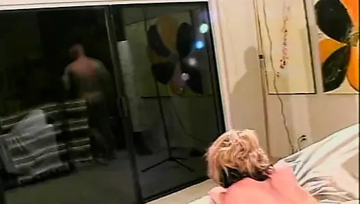 Birinci sınıf sarışın bebek üçlü grup sekste götünü siktiriyor