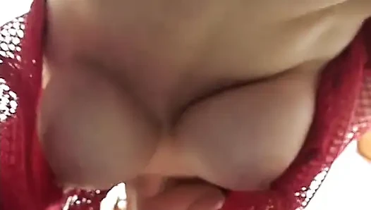 Cewek dewasa rambut merah nyepong kontol enak di kamar mandi