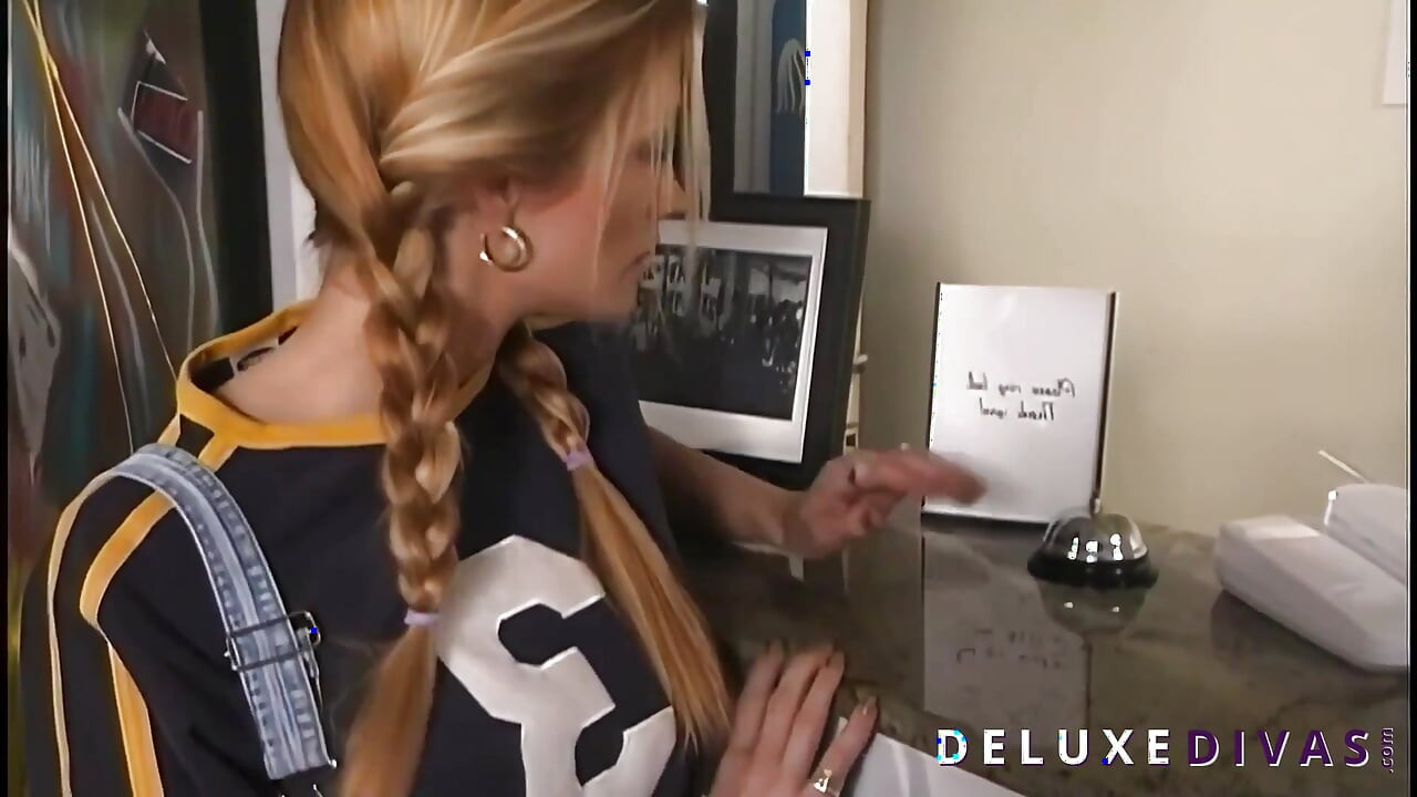 Deluxedivas - Ζωντανή συνομιλία - Belladonna