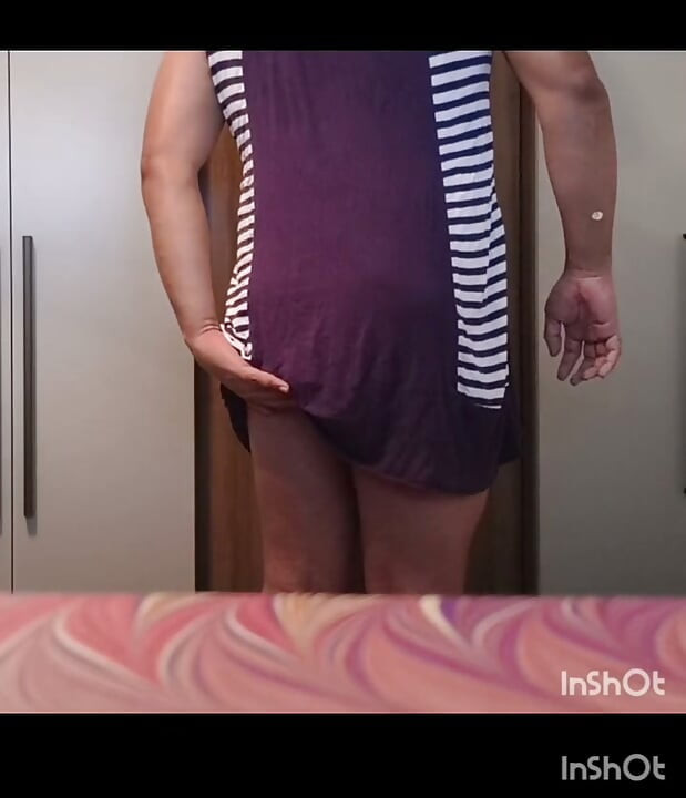 ফেমবয় তার পাছায় ডিল্ডো ঢোকাচ্ছে