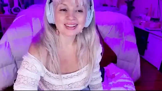 Rosie's Notty Hotty Cumshotty Live Chillax Cam Show