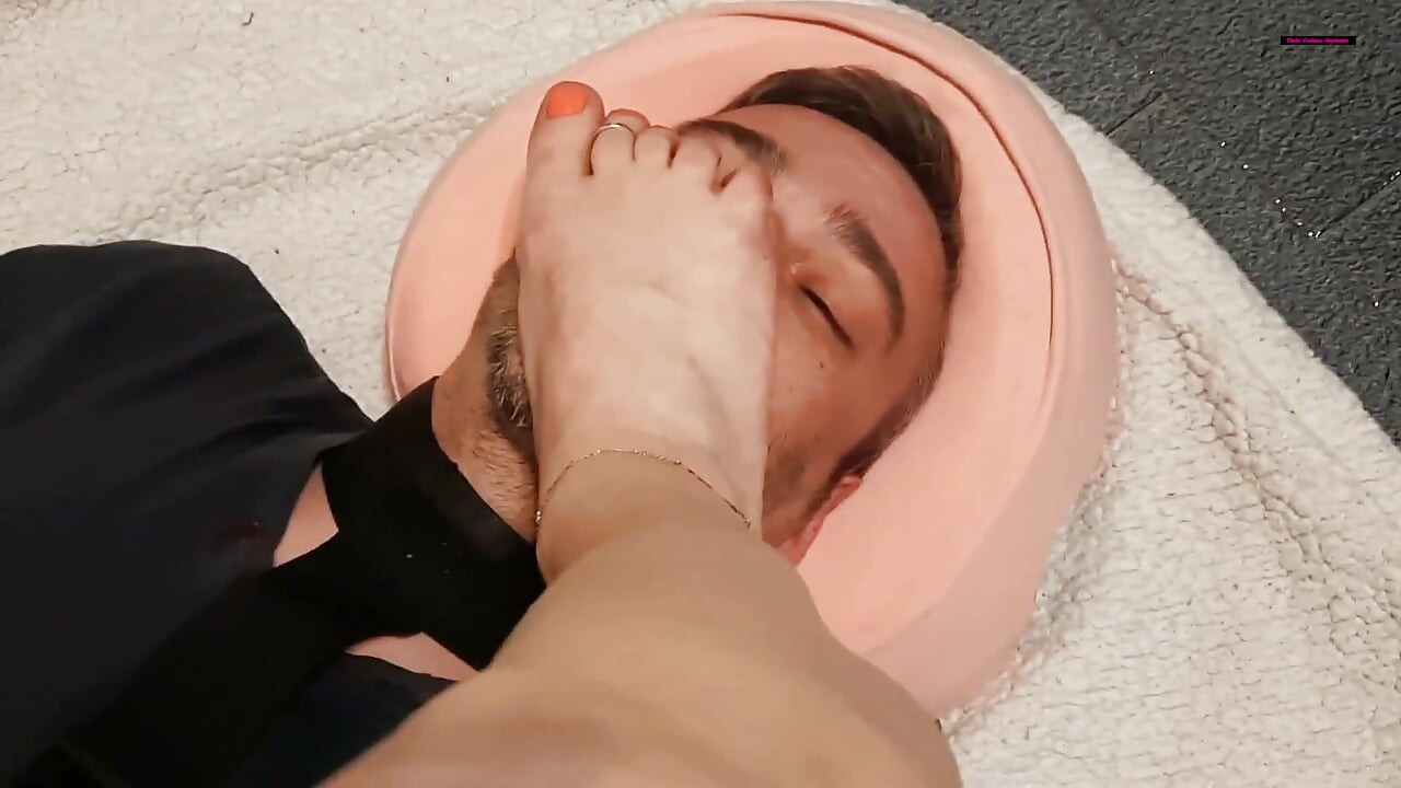 Subjugado por Meus Pés Deliciosos!