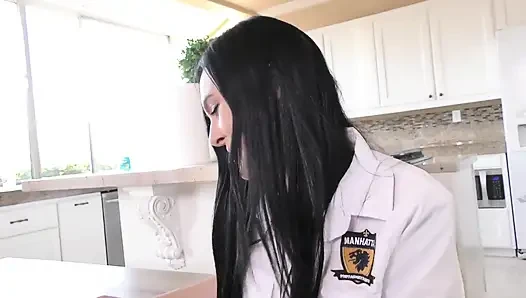 Marley brinx will in ihrer mädchenuniform gefickt werden