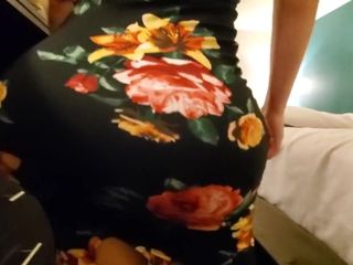 Pelacur pantat besar dalam gaun ketat ditumbuk di hotel